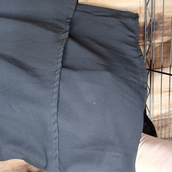 Plains & PRINTS SIZE 4 SLEEVELESS BLOUSE - Picture 2 of 7